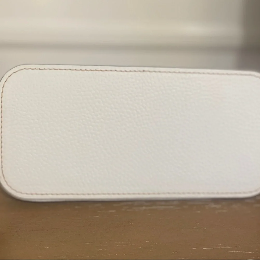 New. Never used. Dooney & Bourke Pebble Grain Suki Crossbody Shoulder Bag White - Picture 10 of 10